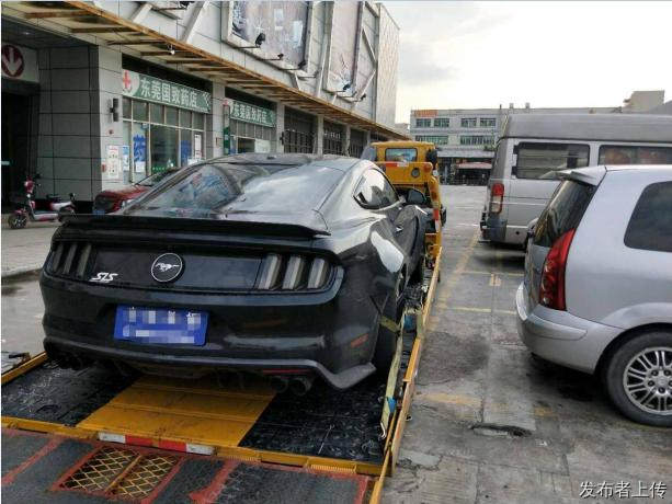章丘区汽车抛锚不用慌24小时补胎搭电脱困拖车