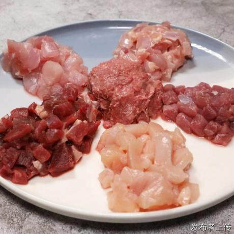 生骨肉套餐怎么选?主食配比加餐搭配零食冻干各自的定 位与用法